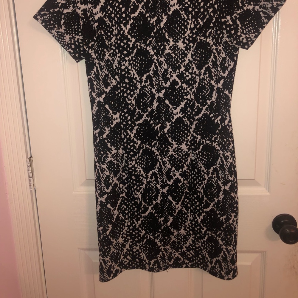Short sleeve dress
